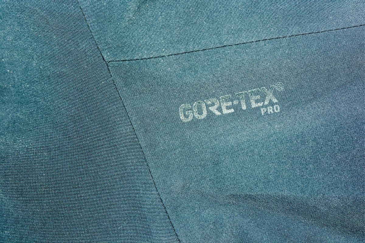 Gore-Tex Stain Removal in 3 Simple Steps (Step-by-Step Guide) | Hiking Soul