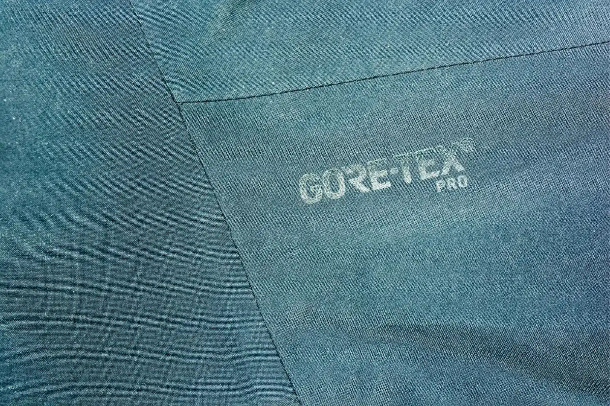 Gore-Tex Stain Removal in 3 Simple Steps (Step-by-Step Guide) | Hiking Soul